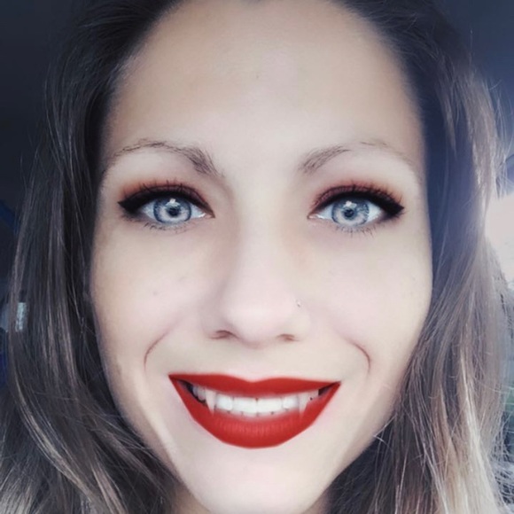 Meet your Posher, Carrie - Picture 11 of 16